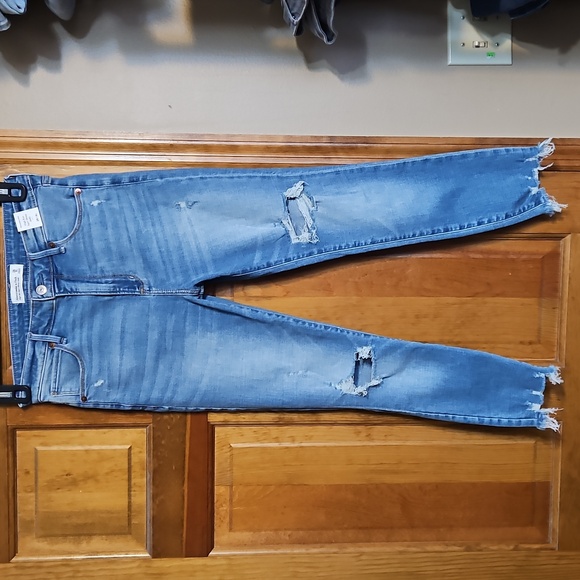 NWT Abercrombie & Fitch High-Rise Super Skinny Ankle Distressed Denim Jeans - Picture 3 of 14